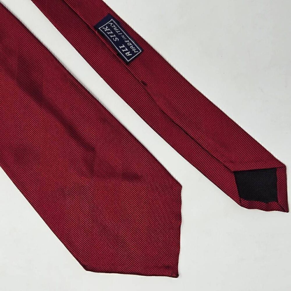 VINTAGE BATTAGLIA SILK TIE RED TEXTURE CHANGE STRIPE SATIN 3.75" X 57"